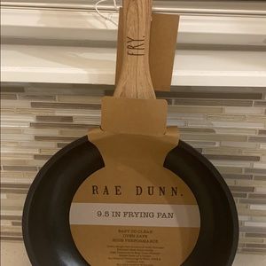 Rae Dunn 9.5 fry pan
